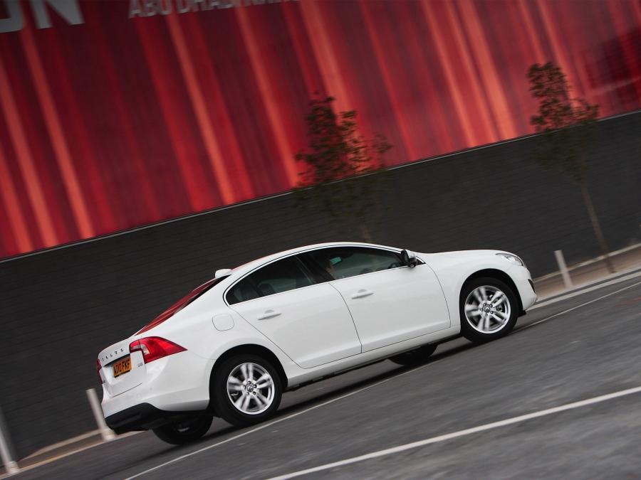  Volvo S60 D3 2010 года  (UK) (фото 3 из 27)